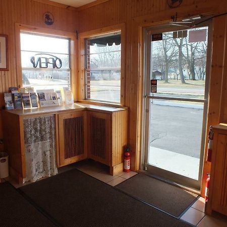 Little Riverside Motel & Marina Manistee Exterior photo