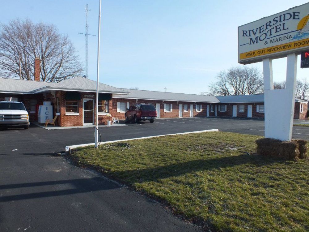 Little Riverside Motel & Marina Manistee Exterior photo